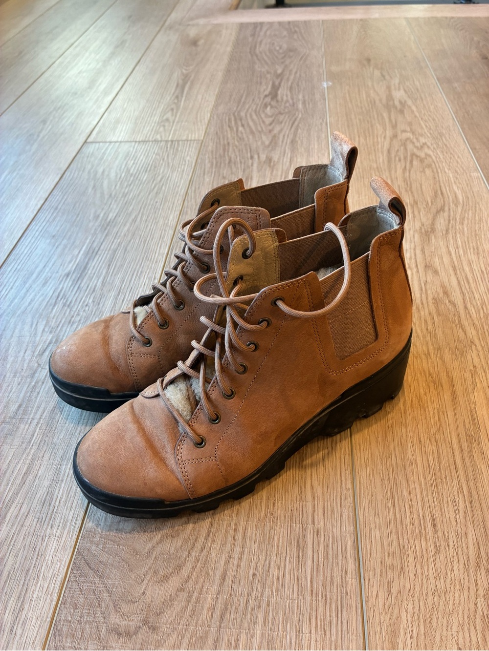 Eileen Fisher Tan Suede Lace-Up Ankle Boots 2 inch block heel traction faux fur